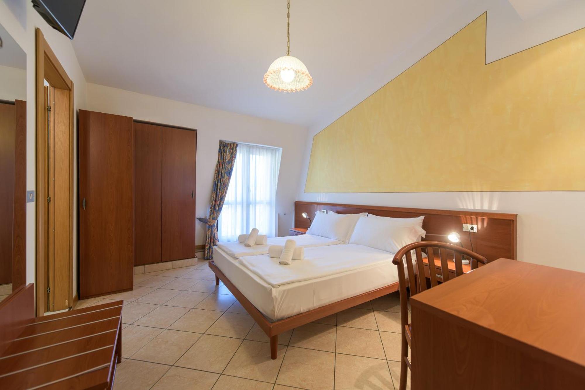 Hotel Garda Bellevue Limone sul Garda Quarto foto